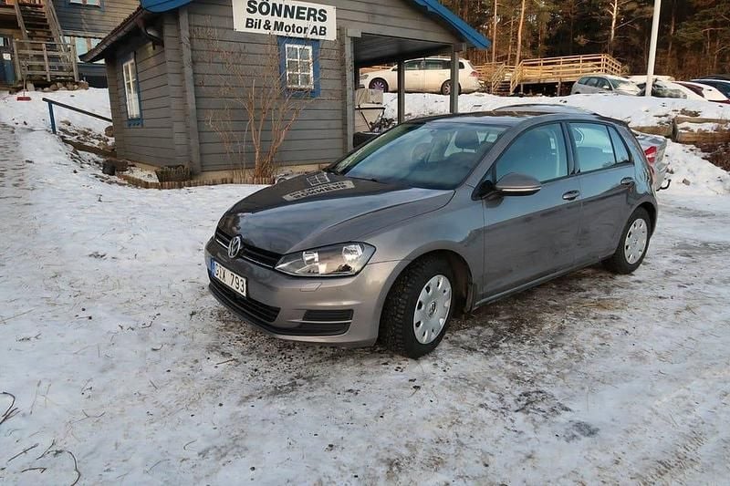 Grå Begagnad 2013 VW Golf VII Halvkombi | 88 499 kr (Bra pris) - Bild 1/4