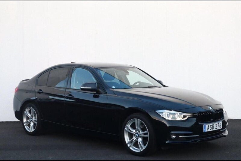 Svart Begagnad 2018 BMW 320 Comfort Edition Sedan | 210 000 kr (Marknadspris) - Bild 1/4