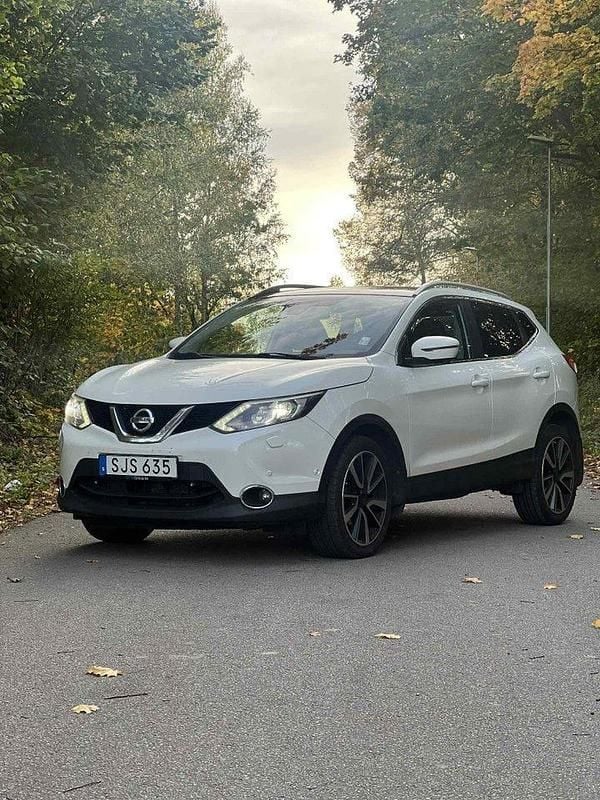 Vit Begagnad 2015 Nissan Qashqai SUV | 123 000 kr (Marknadspris) - Bild 1/4