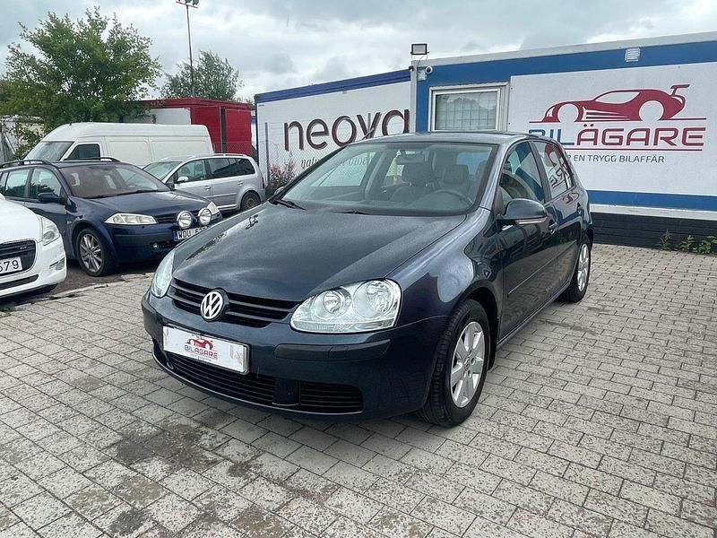 Mörkgrå Begagnad 2005 VW Golf IV Trendline Halvkombi | 37 900 kr (Marknadspris) - Bild 1/4