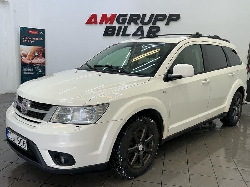 Vit Begagnad 2012 Fiat Freemont Urban SUV | 69 900 kr (Marknadspris) - Bild 1/4