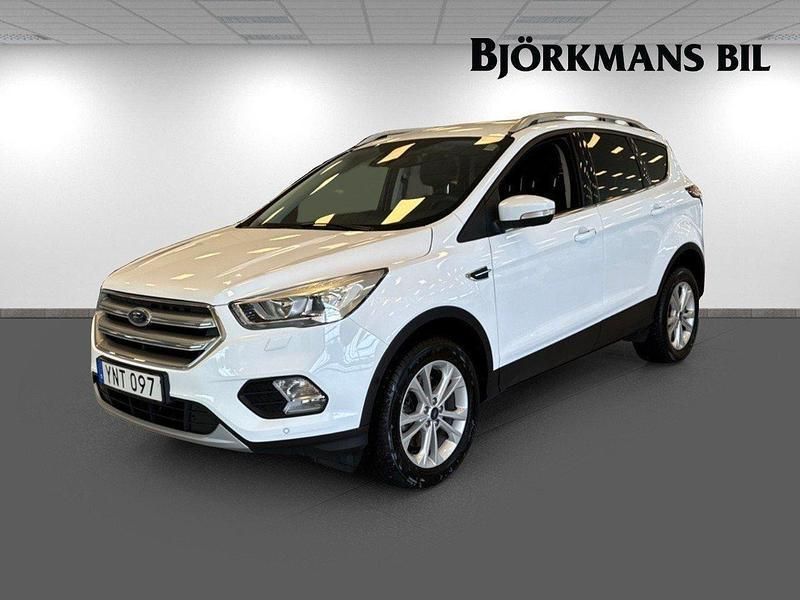 Vit Begagnad 2017 Ford Kuga SUV | 159 900 kr (Marknadspris) - Bild 1/4