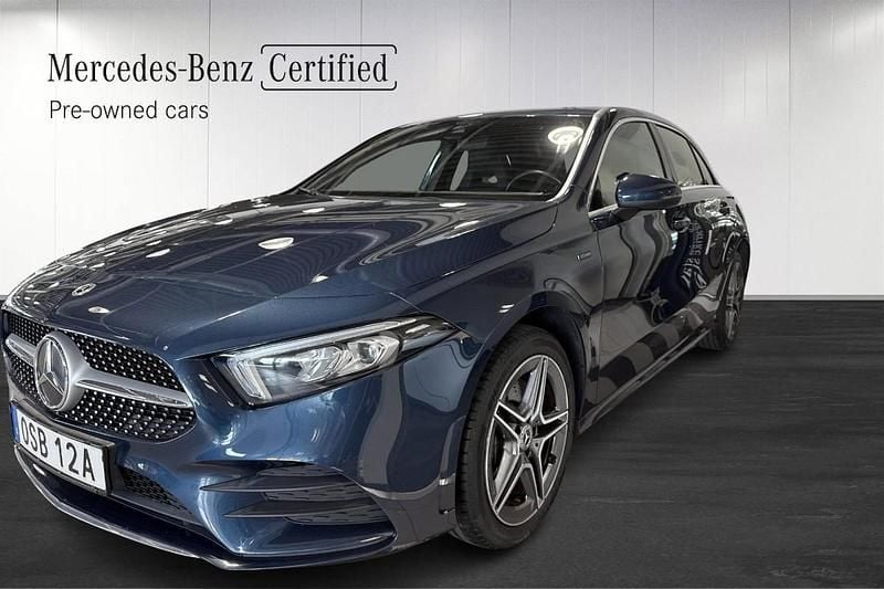Svart Begagnad 2020 Mercedes A250 AMG line Halvkombi | 269 000 kr (Marknadspris) - Bild 1/4
