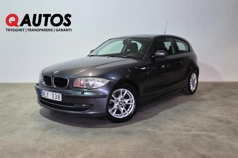 Grå Begagnad 2008 BMW 118 Advantage Halvkombi | 79 800 kr (Marknadspris) - Bild 1/3