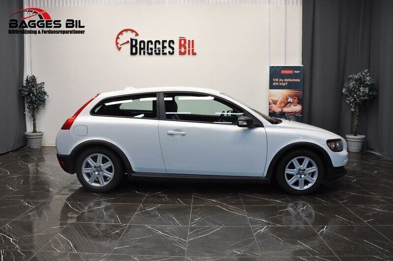 Vit Begagnad 2007 Volvo C30 Halvkombi | 39 900 kr (Marknadspris) - Bild 1/4