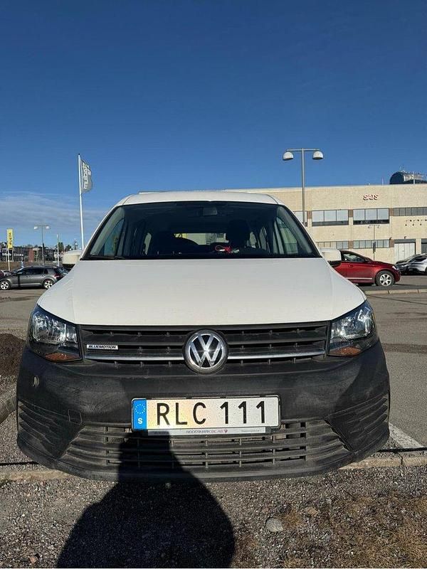 Vit Begagnad 2017 VW Caddy Maxi Life Life Minibuss | 160 000 kr - Bild 1/4