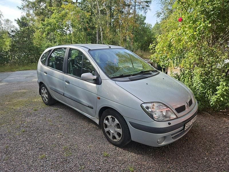 Grå Begagnad 2001 Renault Scénic Expression Minibuss | 11 000 kr - Bild 1/1