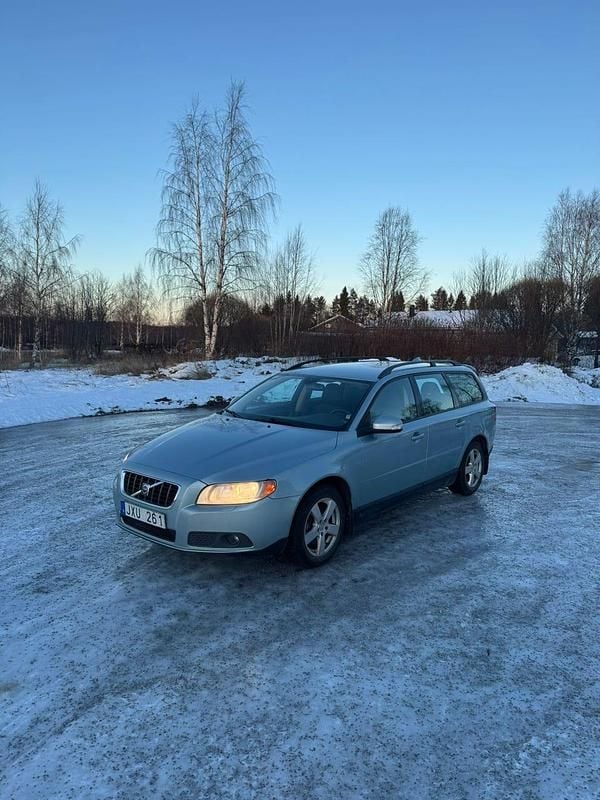 Begagnad 2008 Volvo V70 Kombi | 31 000 kr (Marknadspris) - Bild 1/4