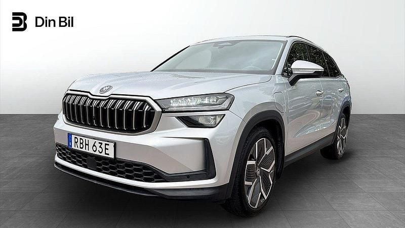 Silver (brilliant silver metallic) Begagnad 2024 Skoda Kodiaq Selection SUV | 499 900 kr (Bra pris) - Bild 1/4