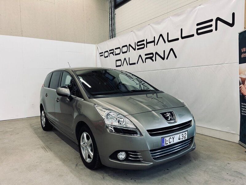 Ljusgrå Begagnad 2010 Peugeot 5008 Minibuss | 64 900 kr (Marknadspris) - Bild 1/4