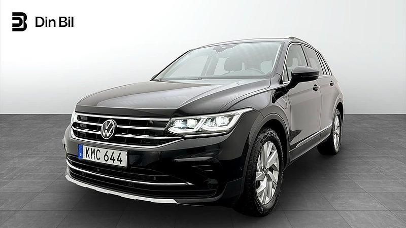 Svart Begagnad 2023 VW Tiguan Elegance SUV | 369 900 kr (Marknadspris) - Bild 1/4