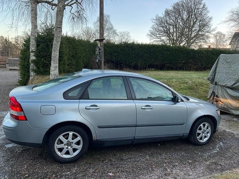 Begagnad 2006 Volvo S40 Sedan | 10 000 kr (Bra pris) - Bild 1/4
