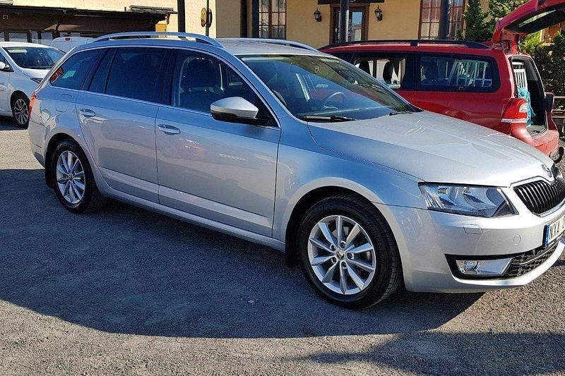 Silver Begagnad 2014 Skoda Octavia Elegance Kombi | 105 000 kr (Marknadspris) - Bild 1/2