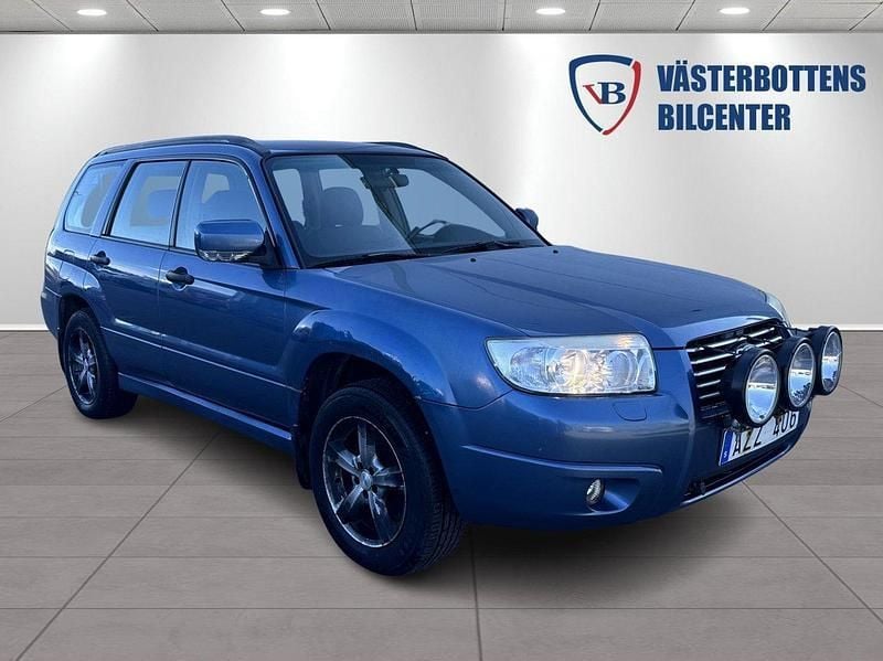 Mörkblå (blå) Begagnad 2007 Subaru Forester SUV | 39 900 kr (Marknadspris) - Bild 1/4