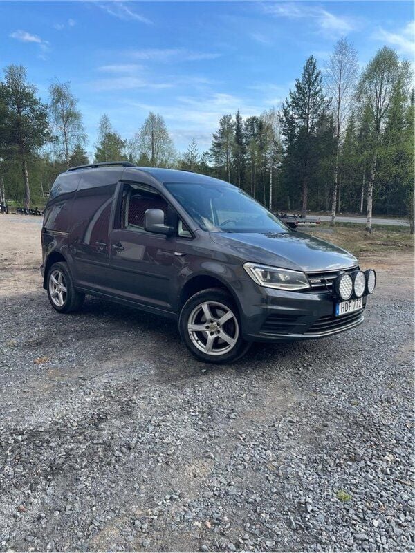 Grå Begagnad 2016 VW Caddy Minibuss | 135 000 kr (Bra pris) - Bild 1/4