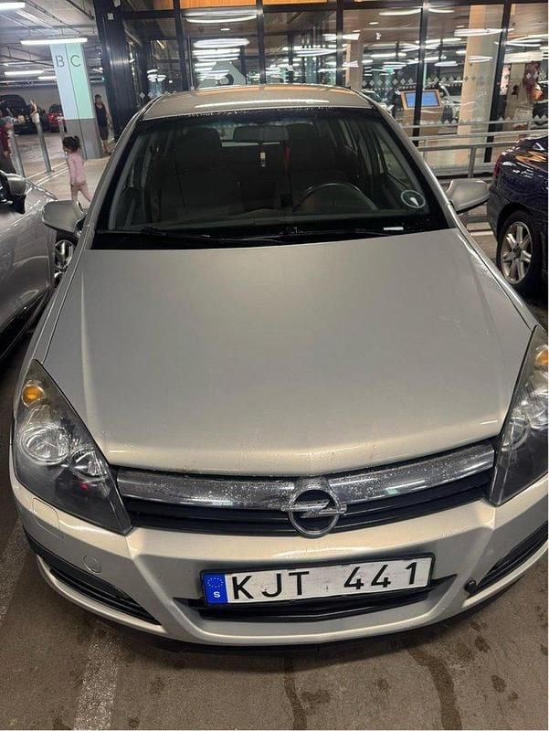 Grå Begagnad 2007 Opel Astra Halvkombi | 24 500 kr (Marknadspris) - Bild 1/4