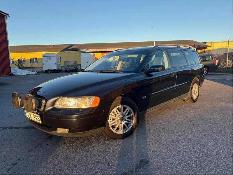 Blå Begagnad 2006 Volvo V70 Kinetic Kombi | 29 000 kr (Marknadspris) - Bild 1/4