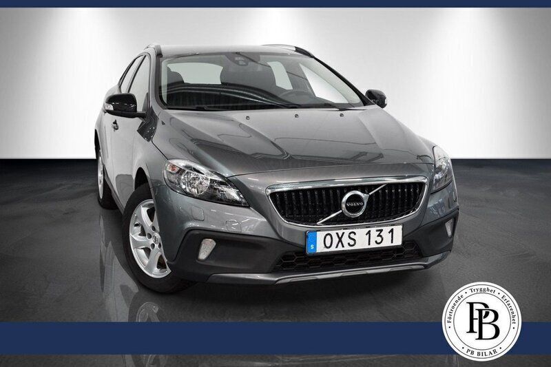 Grå Begagnad 2018 Volvo V40 CC Business Edition Kombi | 164 900 kr (Marknadspris) - Bild 1/3