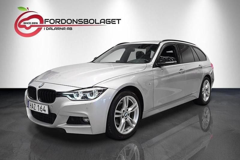 Silver Begagnad 2016 BMW 320 M Sport Kombi | 209 800 kr (Lite dyr) - Bild 1/4