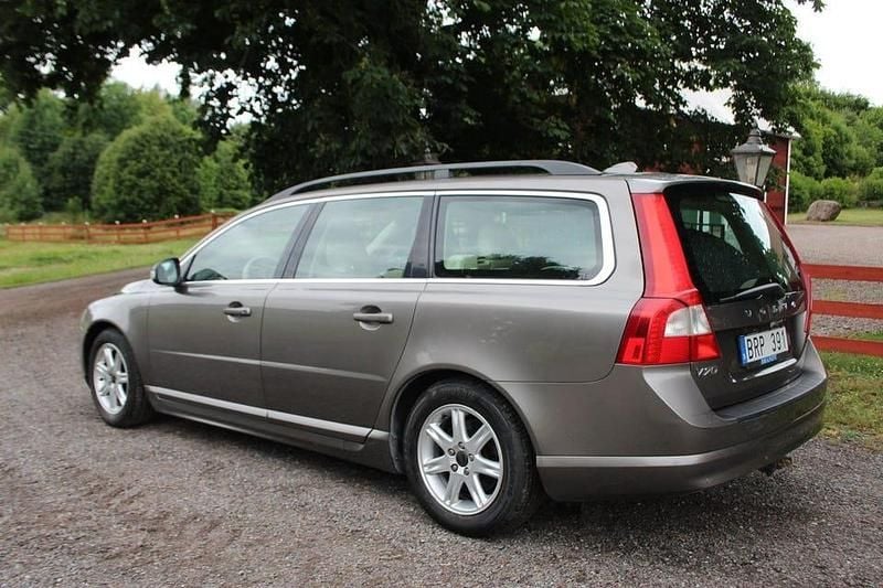 Begagnad Volvo V70 Momentum 109 HK (80 kW) 2010 Grå Kombi