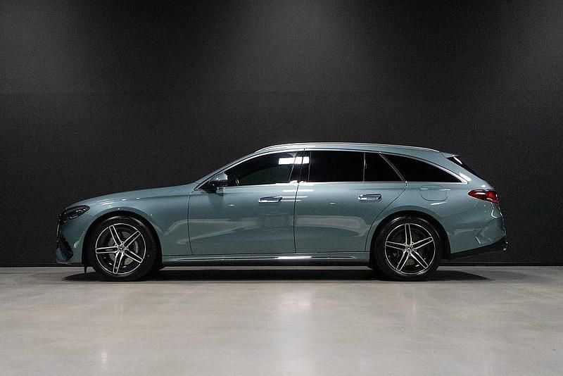 Begagnad Mercedes E300 AMG Line Premium 204 HK (150 kW) 2023 Grön Kombi
