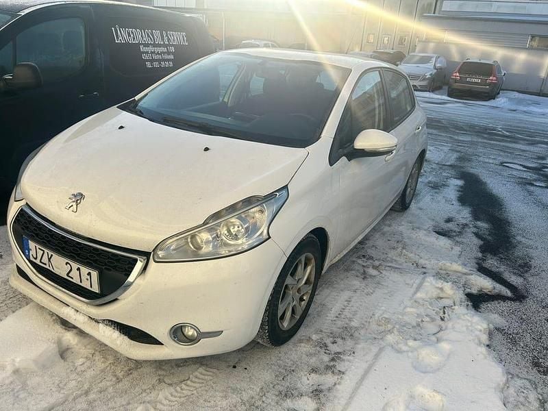 Begagnad Peugeot 208 68 HK (50 kW) 2012 Halvkombi