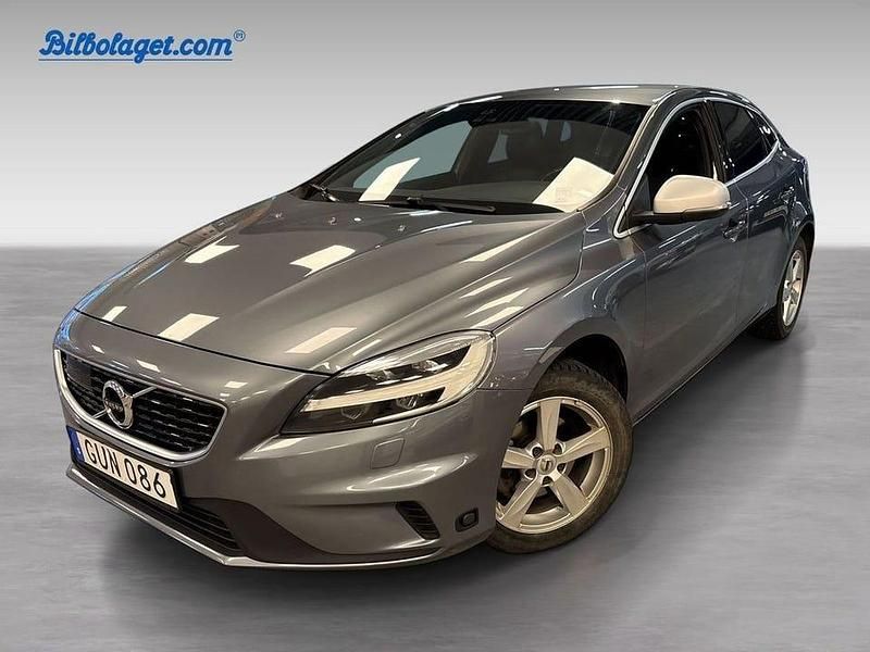 Grå Begagnad 2017 Volvo V40 R-Design Kombi | 179 900 kr (Marknadspris) - Bild 1/4