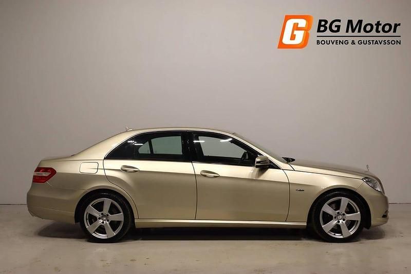 Begagnad Mercedes E200 136 HK (100 kW) 2011 Ljusbrun Sedan