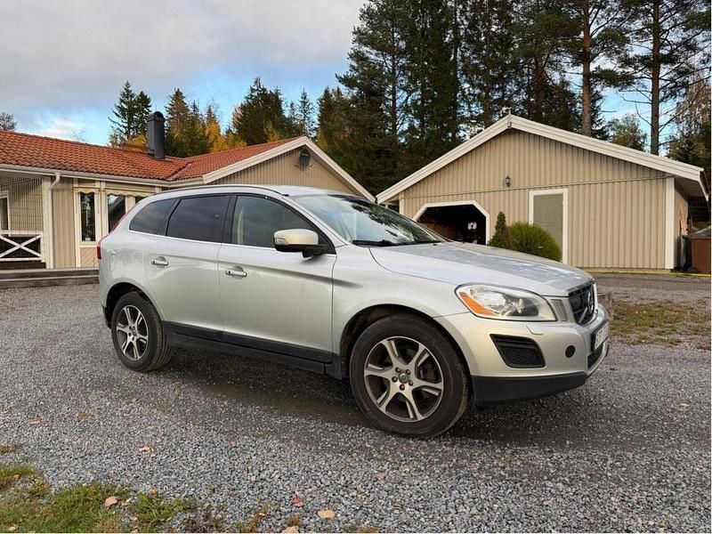 Grå Begagnad 2011 Volvo XC60 Summum SUV | 85 000 kr - Bild 1/4