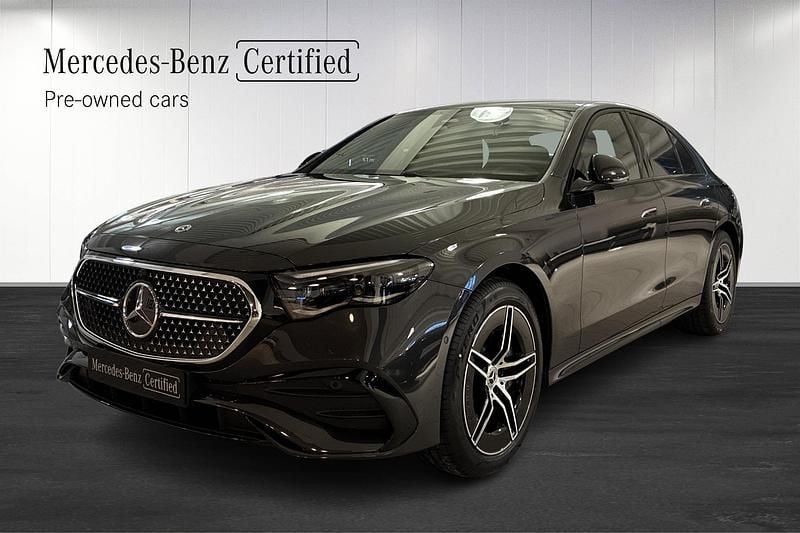 Grå Begagnad 2025 Mercedes E300 AMG Sedan | 694 900 kr (Marknadspris) - Bild 1/4