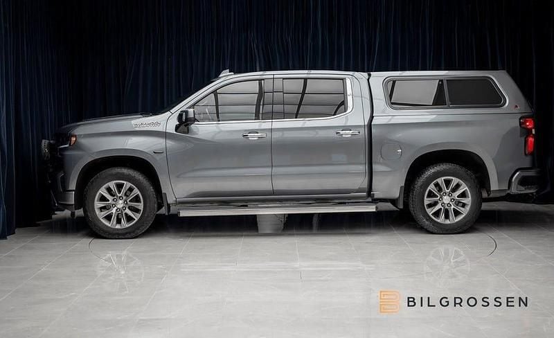 Begagnad Chevrolet Silverado 426 HK (313 kW) 2021 Grå Sedan