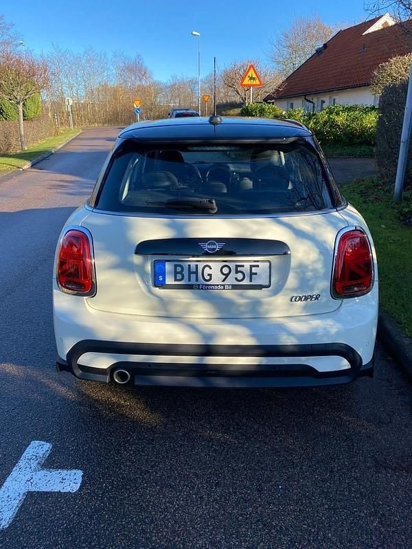 Begagnad Mini Cooper 136 HK (100 kW) 2022 Peppervit Halvkombi