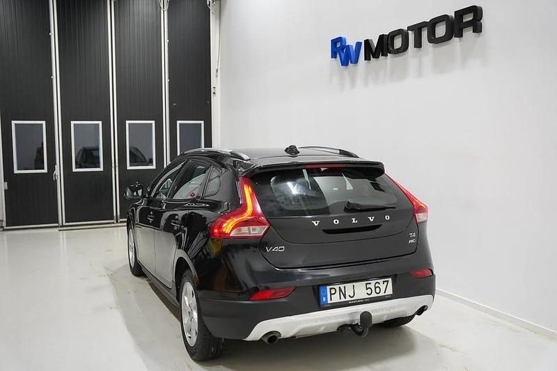 Begagnad Volvo V40 CC 180 HK (132 kW) 2014 Svart Kombi