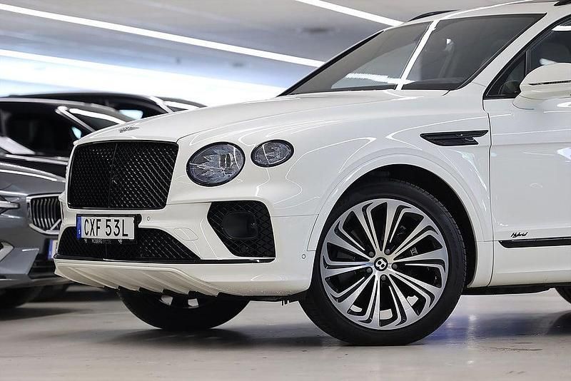 Begagnad Bentley Bentayga Mulliner 449 HK (330 kW) 2022 Vit SUV