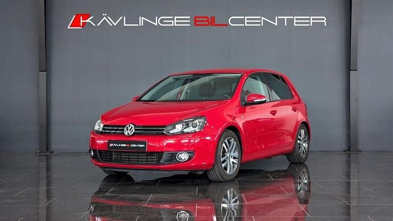 Röd Begagnad 2012 VW Golf VII Halvkombi | 139 900 kr (Marknadspris) - Bild 1/4