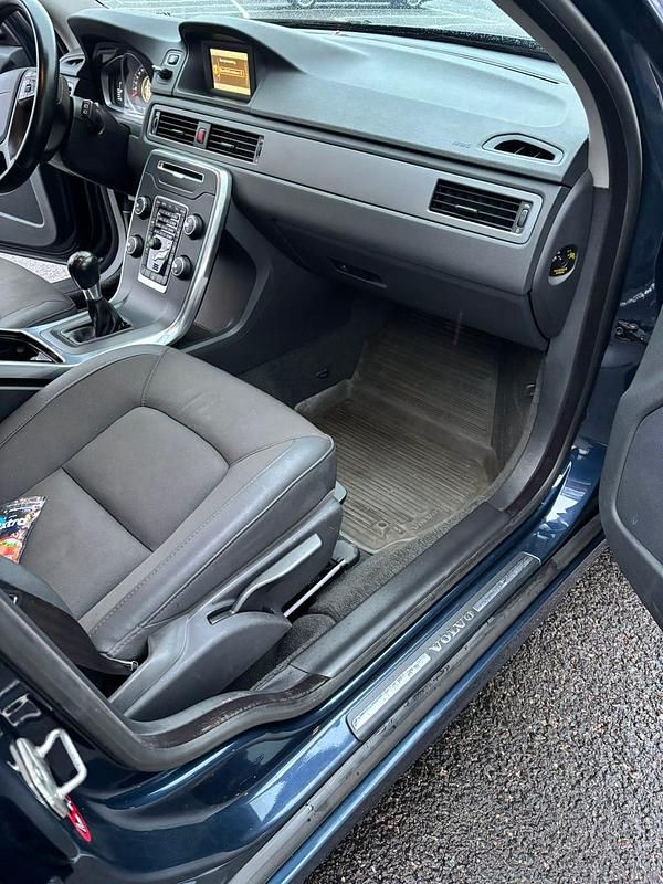 Begagnad Volvo V70 180 HK (132 kW) 2014 Caspian blue Kombi