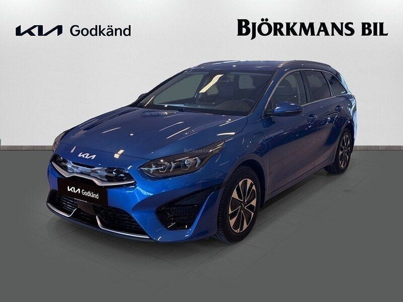 Blå (/b3l/ blue flame m) Begagnad 2022 Kia Ceed Advance Kombi | 239 000 kr (Marknadspris) - Bild 1/4