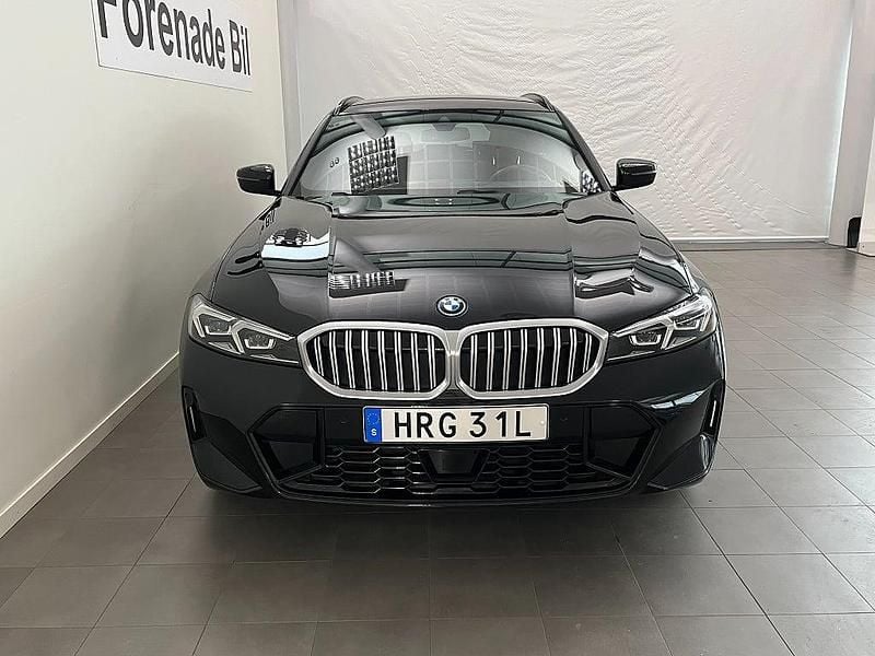 Begagnad BMW 330e Shadowline 184 HK (135 kW) 2025 Svart Kombi