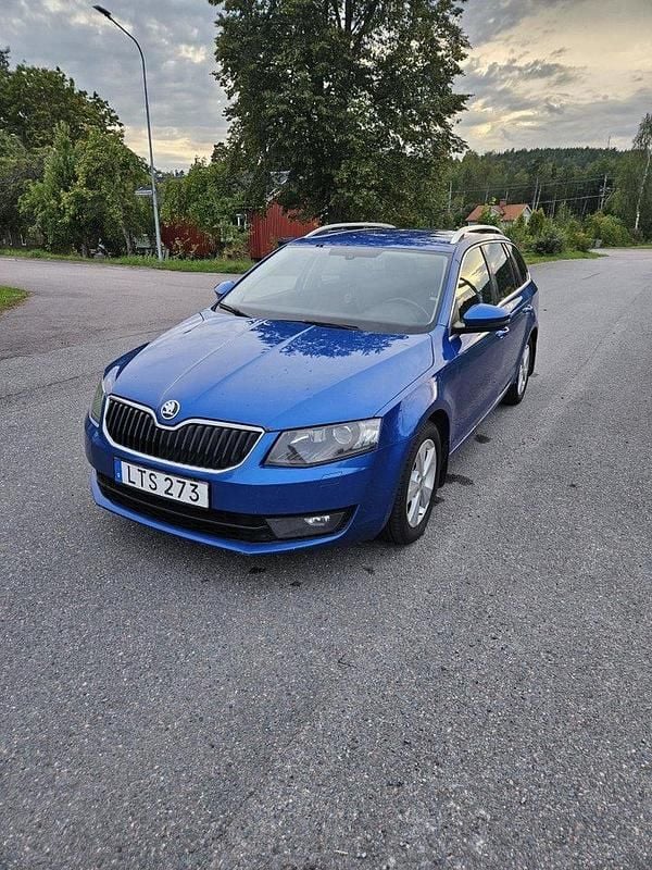 Blå Begagnad 2014 Skoda Octavia Elegance Kombi | 52 000 kr (Superpris) - Bild 1/4