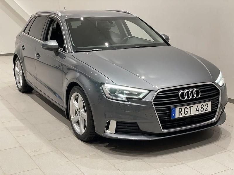 Grå Begagnad 2017 Audi A3 Sportback Sport Halvkombi | 147 900 kr (Bra pris) - Bild 1/4