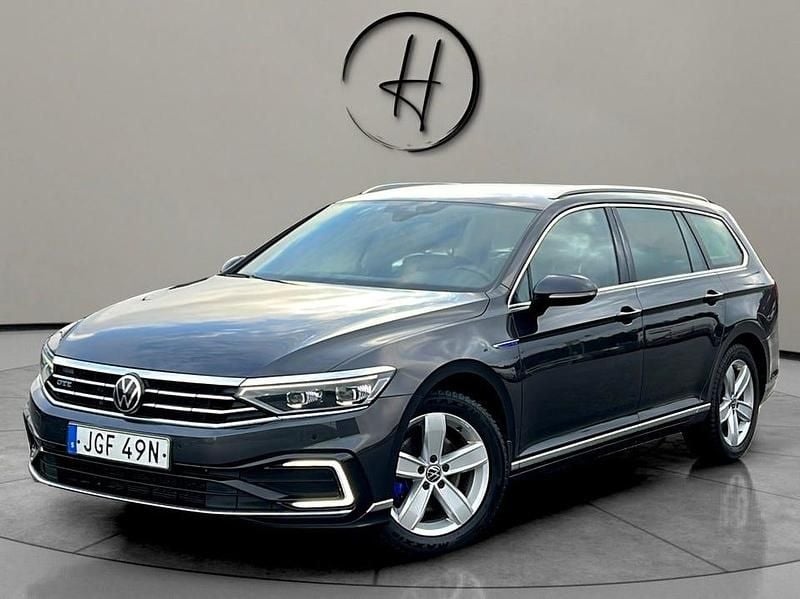 Begagnad VW Passat GTE 218 HK (160 kW) 2022 Mörkgrå Kombi