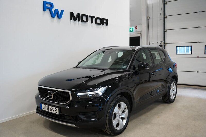 Svart Begagnad 2022 Volvo XC40 Momentum SUV | 274 800 kr (Bra pris) - Bild 1/4