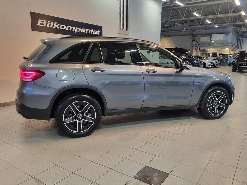 Begagnad Mercedes GLC300 AMG line 306 HK (225 kW) 2021 Grå