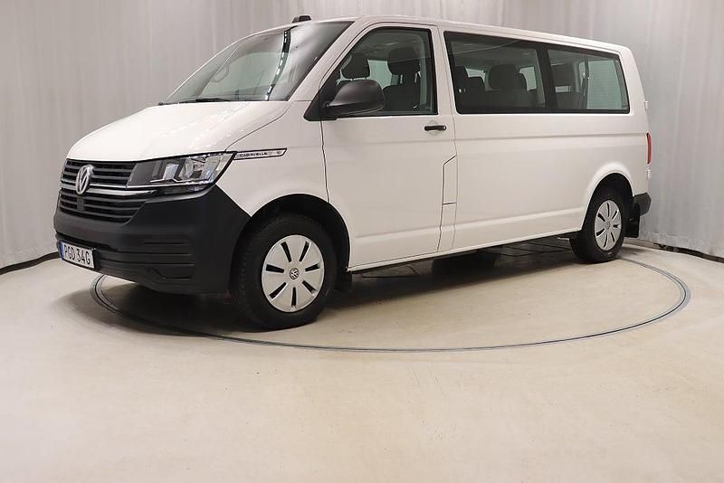 Vit Begagnad 2022 VW Caravelle Minibuss | 439 900 kr (Superpris) - Bild 1/4
