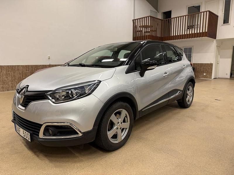 Flerfärgad Begagnad 2013 Renault Captur SUV | 104 900 kr (Marknadspris) - Bild 1/4