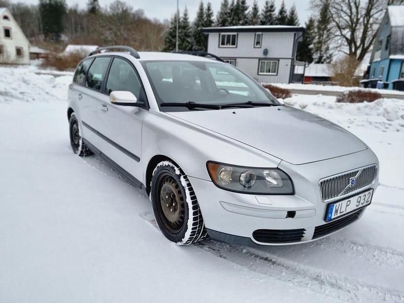 Ljusgrå Begagnad 2005 Volvo V50 Kombi | 15 000 kr - Bild 1/4