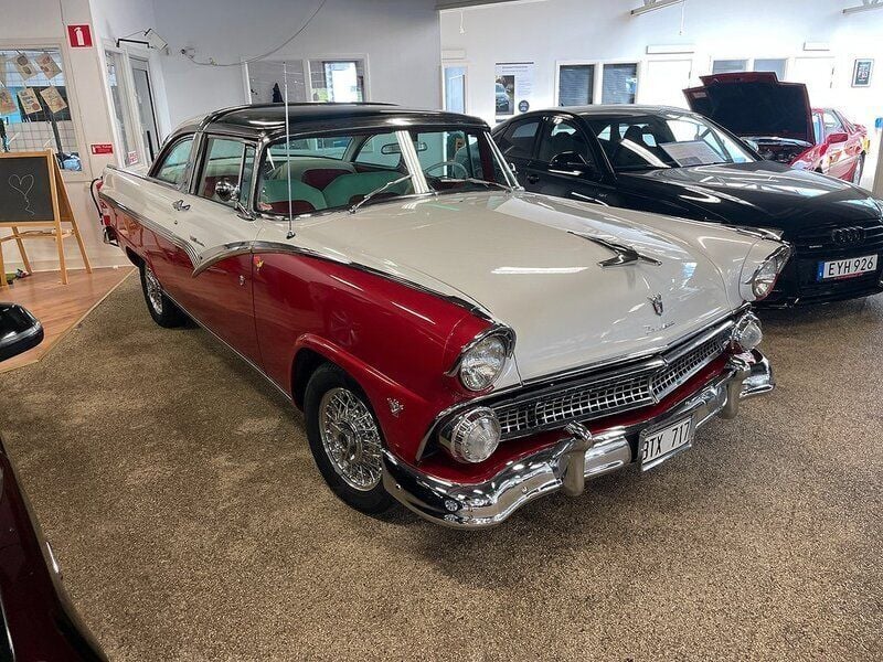 Begagnad Ford Fairlane 165 HK (121 kW) 1955 Röd Sedan