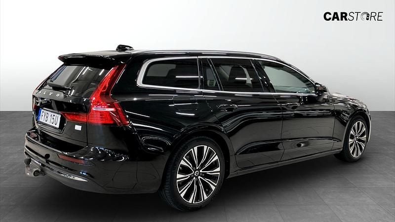 Begagnad Volvo V60 350 HK (257 kW) 2023 Svart Kombi
