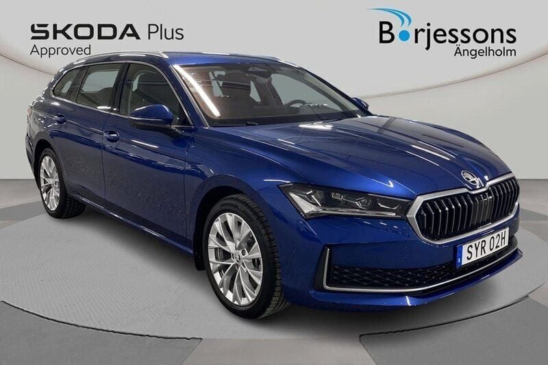 Mörkblå (blå) Begagnad 2024 Skoda Superb SE Kombi | 409 000 kr (Bra pris) - Bild 1/4