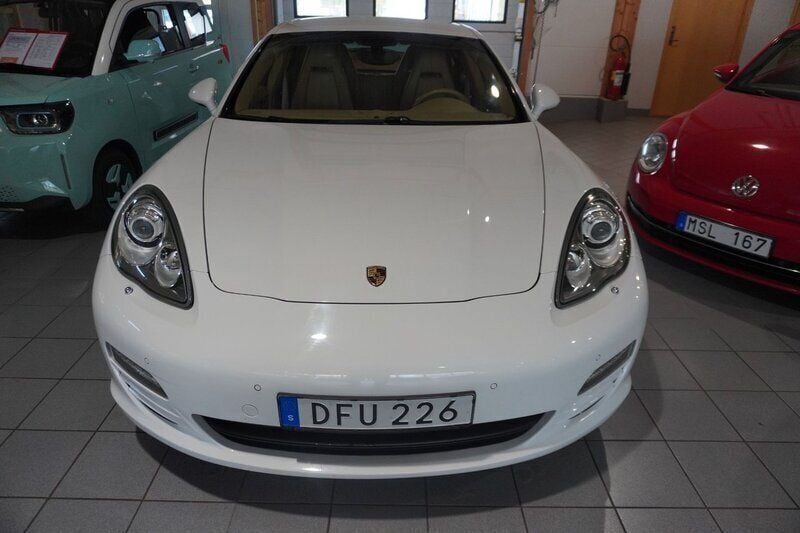 Vit Begagnad 2010 Porsche Panamera S Sedan | 289 000 kr - Bild 1/4